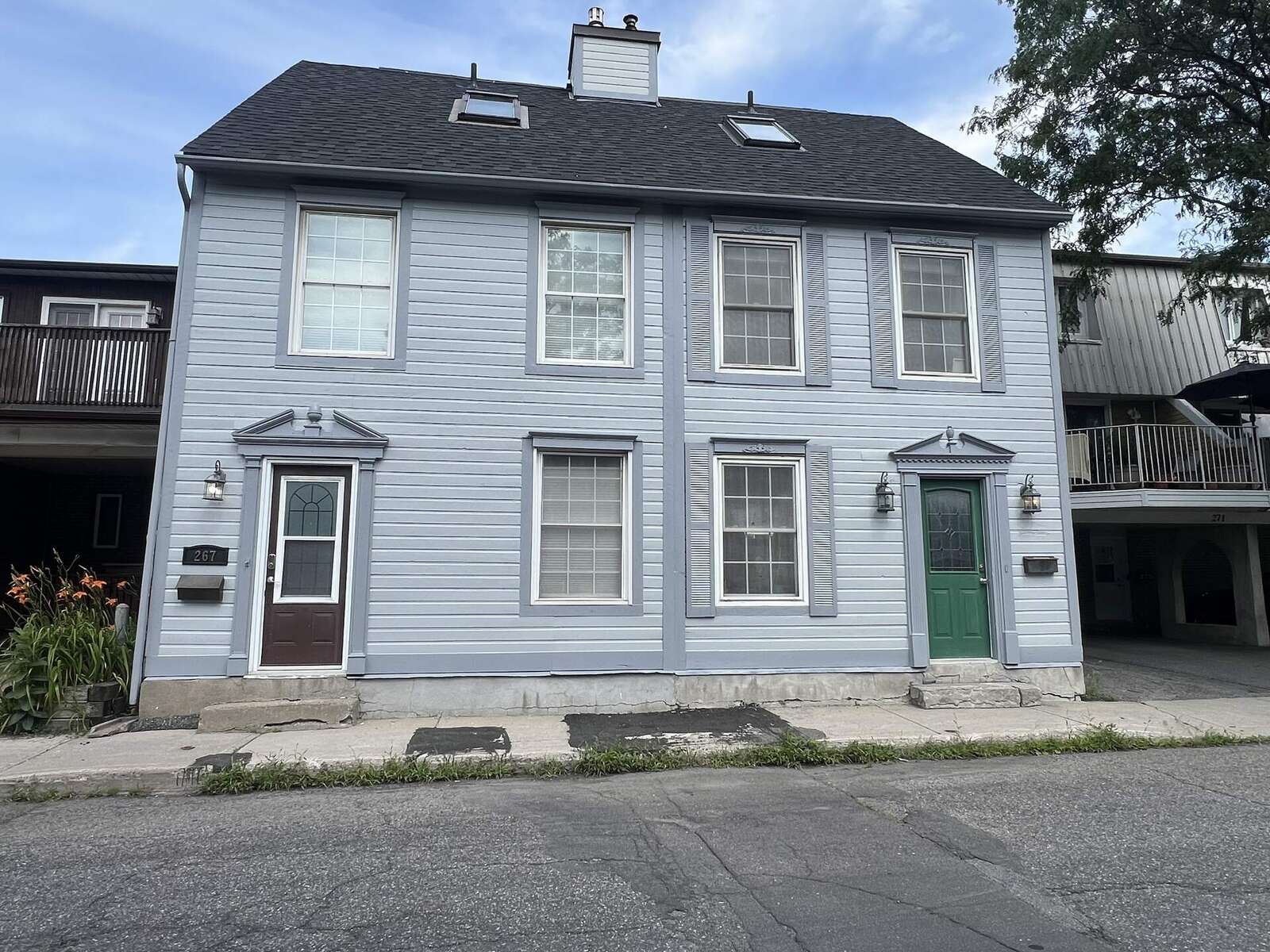 After Lasting Curb Appeal: A Weather-Proof Finish for Your Home's Exterior